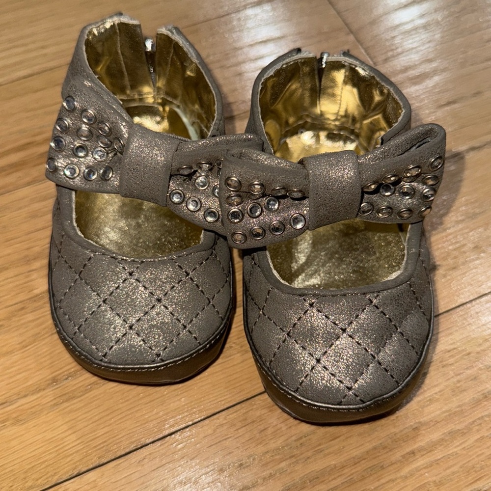 NWOT Stuart Weitzman Zippered Back shoes